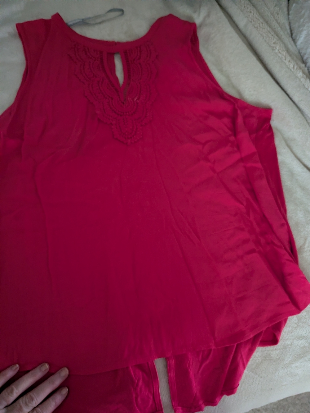 Sleeveless Crochet-Detail Shell Top in Coral - Picture 3 of 10